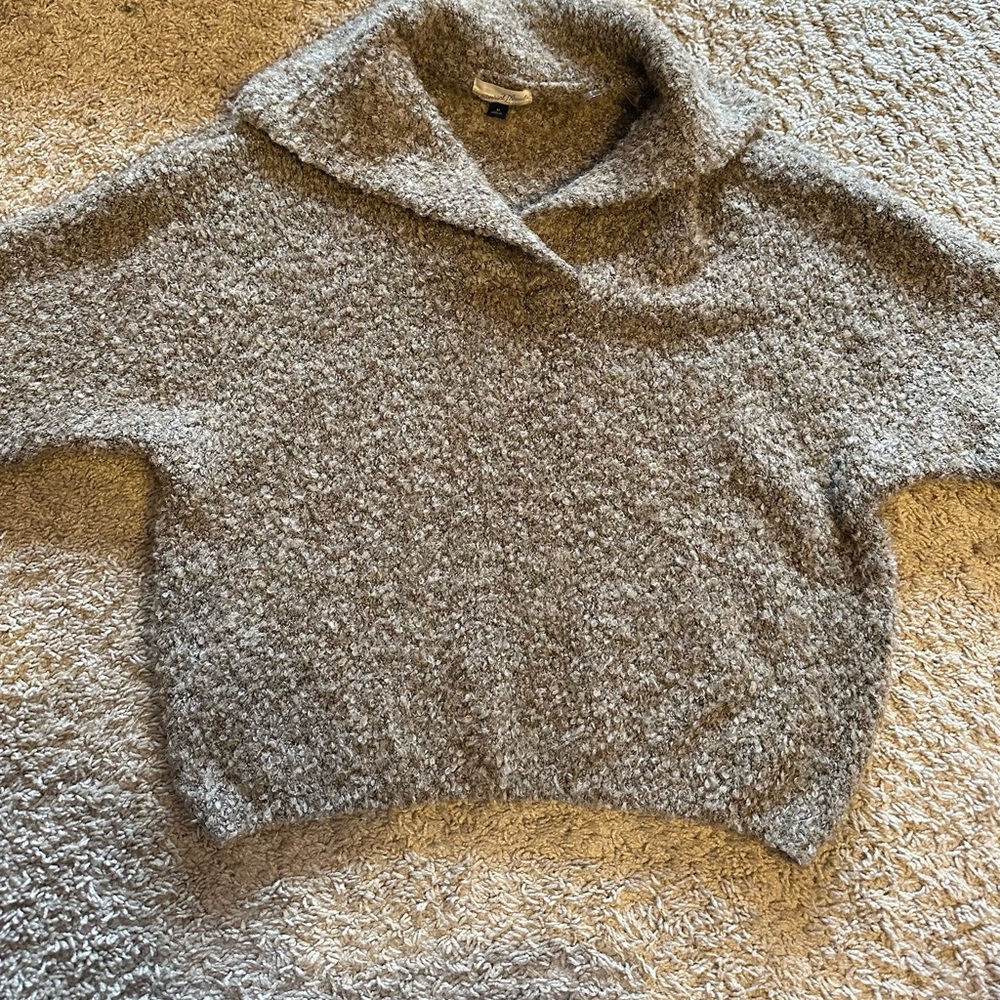 Universal Thread Sweater Size Medium - image 1